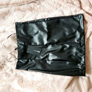 ⚫ Pleather Fitted Skirt